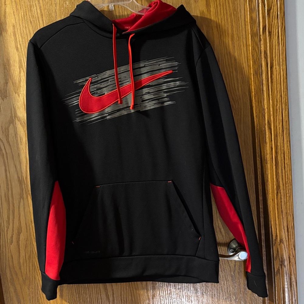 Nike Men's Black and Red Sweater
